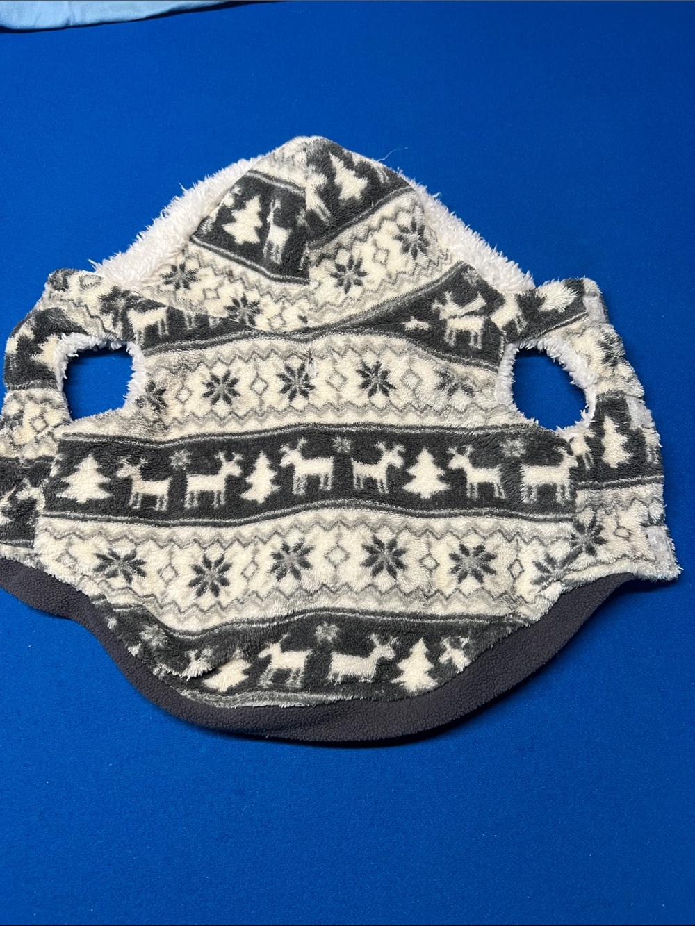 Cozy Winter Reindeer Hoodie - Gray & Cream